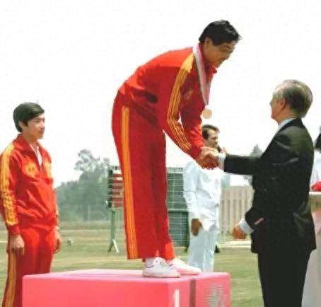 包含bsports体育：连接经典与现代：全球最具影响力的运动员的词条