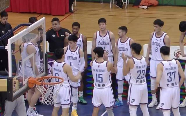B体育APP:广州恒大队“全华班”成“笑话”，球迷：没外援，啥也不是！的简单介绍